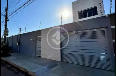 Casa maravilhosa de 252m2  com 4 quartos sendo 3 suites, 5 banheiros, sala e cozinha interligada, area gourmet, piscina, garagem para 3 carros, lavanderia, moveiis planejados em todos os comodos, 5 ca