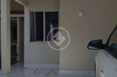 Casa em condômino com três quartos sendo uma suíte com planejados nos quartos e cozinha  as garagens são cobertas. o condomínio conta com  área de lazer , quadra, piscina, salão de festa, segurança 24