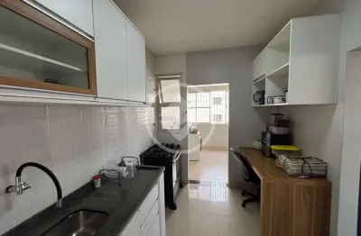 Apartamento em uma localização privilegiada, edifício lourdes, 2 quartos sendo 1 suite, sala ampla para dois ambientes, cozinha com planejados novos, área de serviço com banheiro. codigo: 146379