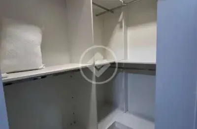 Casa no condomínio malibu residence pra venda ou locação, toda mobiliada próximo ao centro politico, 3 suítes, quintal amplo. codigo: 149357