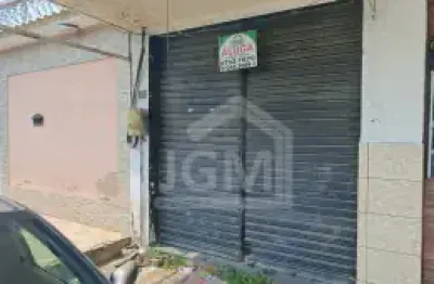 Loja composta por um banheiro e ótima localização.  referência: rua do bobs.