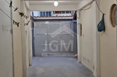 Casa independente 02 andares, terreno 150,00m², sendo: