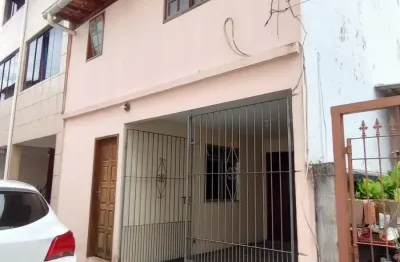 Vendo casa duplex  de vila com 3 qtos e garagem na imbetiba/macaé-rj.