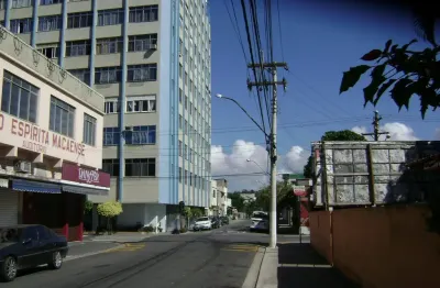 Alugo apto centro 2 qtos, banh, sala, predio com elevador, macaé/rj