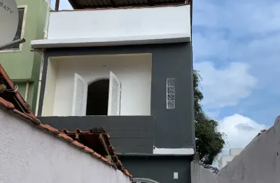 Imbetiba, alugo , Casa de Vila (FUNDOS) com 3 Quartos , 120m² - Imbetiba, Macaé/RJ