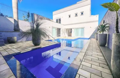 Casa à venda com 3 dormitórios | 2 suítes | piscina | closet | mobiliada