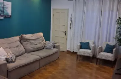Amplo sobrado com 3 dormitórios sendo 1 suíte, churrasqueira e edícula