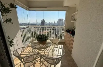 Lindo apartamento com varanda gourmet, 2 dormitórios e 1 suíte.