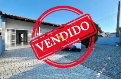 Casa com 3 quartos à venda no Petrópolis, Joinville 