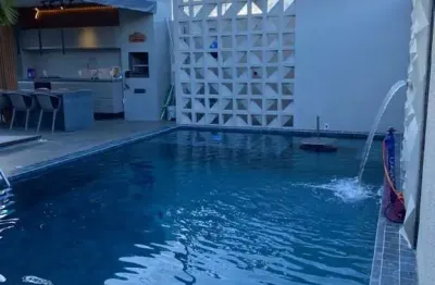Casa em condomínio fechado no bairro de petrópolis - 360m²
