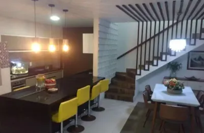 Casa duplex com 4 dormitórios sendo 2 suítes e 1 suíte maste com closet  - 241m² no bairro da serraria