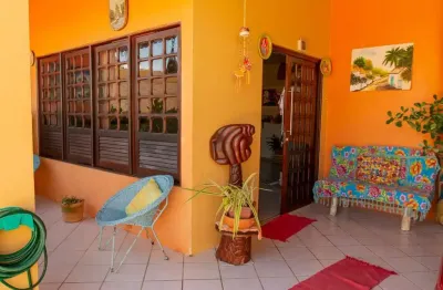 Casa com 4 dormitórios sendo 2 suítes - próximo a praia do francês