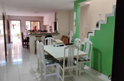 Casa com 1° andar contendo 5 dormitórios no bairor da serraria - 250m²