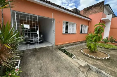 Casa com 3 dormitórios sendo 1 suíte no bairro do farol - 372m²