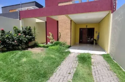 Casa em rua pública na praia do francês com 3 dormitórios sendo 1 suíte - 225m²