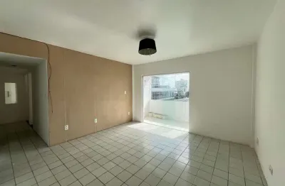 Apartamento com 3 dormitórios sendo 1 suíte no bairro do farol disponível para locação - 80m²