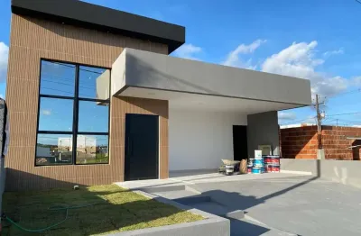 Casa em condomínio fechado com 3 dormitórios sendo 1 suíte e 1 reversível - 110m²