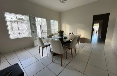 Casa comercial com 4 dormitórios sendo 2 suítes no bairro do farol - 450m²
