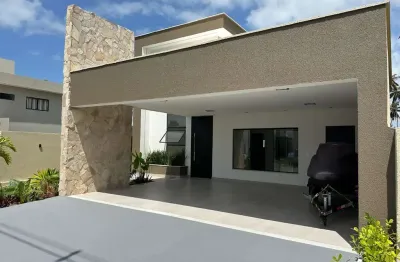 Casa em condomínio fechado com 3 suítes + piscina privativa - 200m²