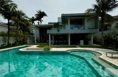 Casa com 6 dormitórios e 6 suítes, porteira fechada, à venda, no jardim acapulco.