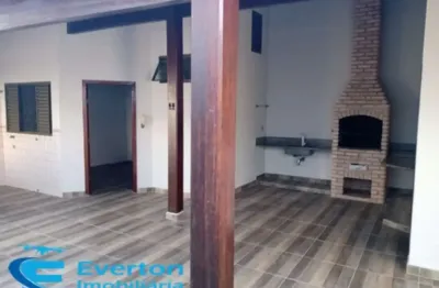 Casa de 4 quartos com espaço gourmet no bairro jardim patrícia com 250 m2 no terreno.