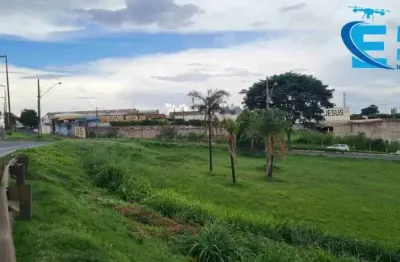 Área de 2424 m², de grande visibilidade, próximo da br-050 e avenida rondom pacheco. condições de pagamento facilitada.