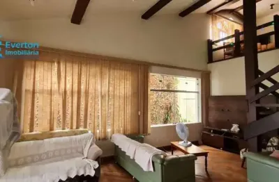 Casa de 324 m², com 4 suítes, 4 vagas, localizada na parte nobre do bairro lídice.