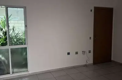Apto 2/4, sala conjugada com cozinha e banheiro, em condomínio com piscina, salão de festas e brinquedoteca.