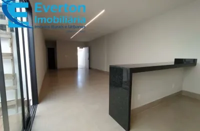 Casa reformada em condomínio fechado, 90 m², 3/4, blindex, closet, cozinha americana, lavanderia, despensa, porcelanato, área de lazer, piscina