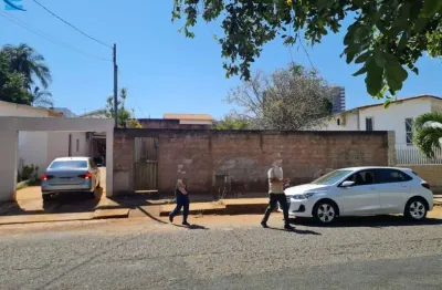 Terreno de 12x30=360m², aclive, em rua plana e larga. vizinhança boa.
