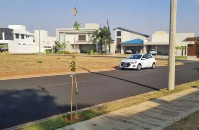 Terreno de 810 m², de esquina, na zonal sul, no condomínio fechado de alto padrão jardim versailles.