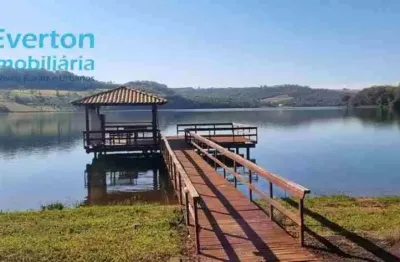 Rancho alto padrão medindo 20.000m2 - miranda 2 - condomínio portal do lago, moradia e lazer. localizada a 30km de uberlândia.