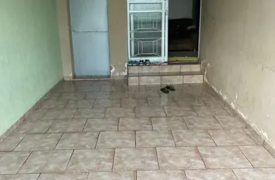 Casa em excelente localização, com 3/4 (um suíte ), banheiro social com acesso a PCD.