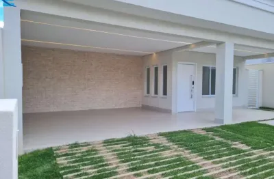 Excelente casa térrea, de alto padrão, no residencial park sul, com 3 suítes, area gourmet completa e piscina, na zona sul.