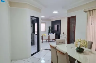 Casa de 215 m², com 3/4 (1 suíte), cômodos grandes e com área gourmet completa.