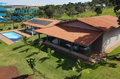 Chácara 7.400m2 - indianópolis - moradia e lazer. condomínio fechado, localizada a 68km de uberlândia, casa 04 quartos (02 suítes), espaço gourmet