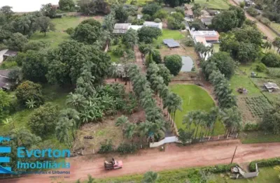 Chácara com 7.000m² ideal para moradia, lazer e exploração de pequenas atividades rurais.