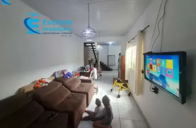 Casa e sobrado com 233 m², 5 quartos, sendo um suíte, em terreno de 250 m² e vaga para 2 carros.