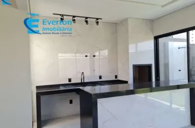 Casa de alto padrão com 3 quartos (1 suíte) no Quintas Alto Umuarama, cozinha estilo americana.