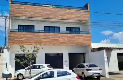 Sobrado com cômodo comercial e apto de luxo, na principal na avenida josé fonseca e silva.
