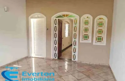 Imóvel com uma casa, uma kitnet e um apto, muito bem construídos, a 5 min da ufu - campus umuarama