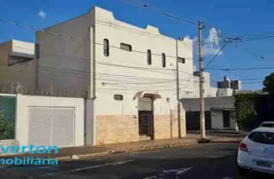 Comodo comercial de 300 m² ao lado de um terreno de 600 m² e mais um apto de 330 m².