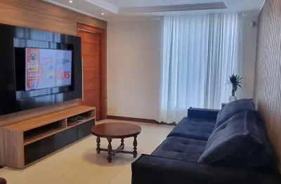 Excelente sobrado com 4 suítes localizado apenas 550 metros da ecatarina da otto boehm