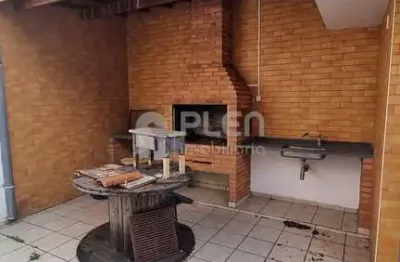 Sobrado localizado próximo da rua conselheiro moreira de barros no lauzane paulista.