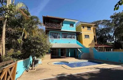 Sobrado à venda com 4 dormitórios, piscina aquecida, churrasqueira e forno e fogão a lenha,salão de