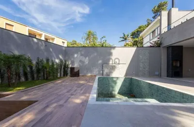 Casa térrea à venda no jardim floresta  com 400m², 4 suítes, uma com terraço com  piscina