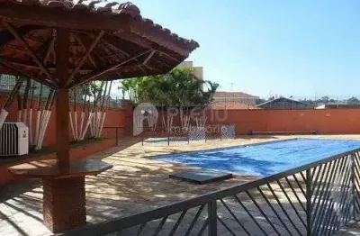 Excelente apto com varanda, 03 dormitórios, sendo 1 com armário