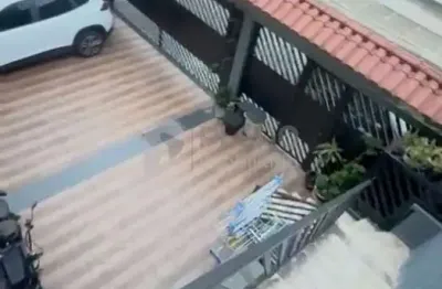 Vende-se casa térrea com 1020 mts de terreno e 530 m2 de area construida