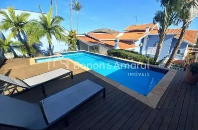 Belíssima casa em condomínio à venda, com 4 quartos, 452 m².