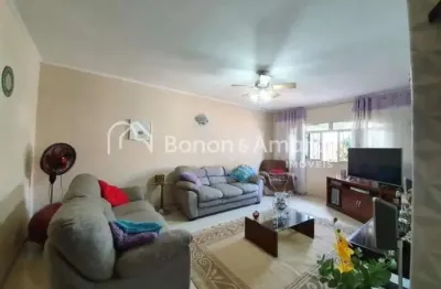 Casa térrea à venda, com 220m² de área construída, parque taquaral